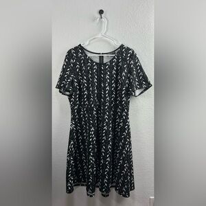 Forever 21 Women’s Black White Geometric Pattern Midi Plus Size Dress Sz 2X Chic